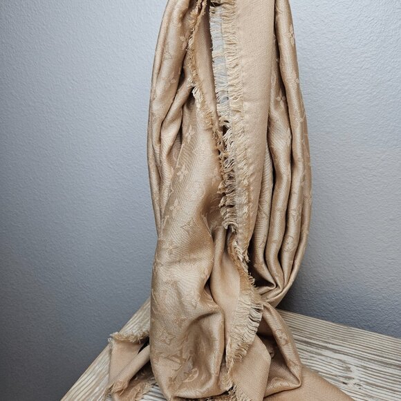 Louis Vuitton Classic Monogram Shawl - Picture 7 of 8